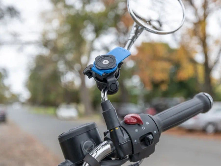 PODSTAWA MONTOWANA NA LUSTERKU QUAD LOCK (V2)